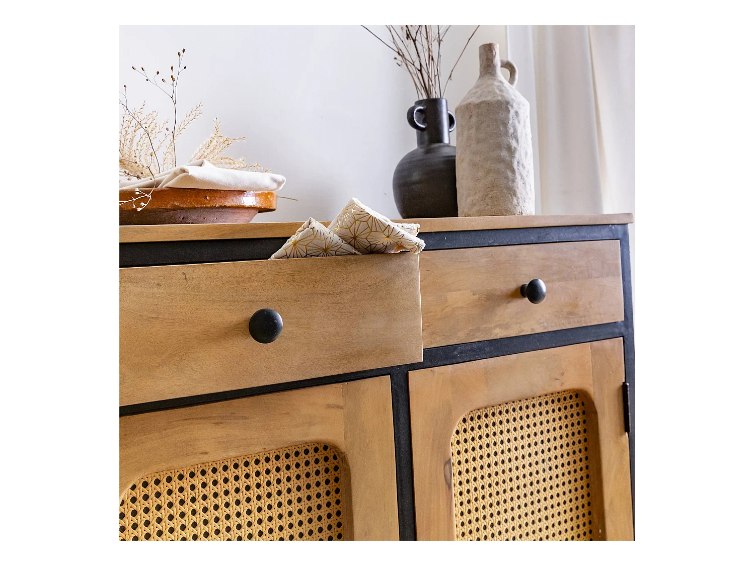 Buffet en bois de manguier et cannage Ezra