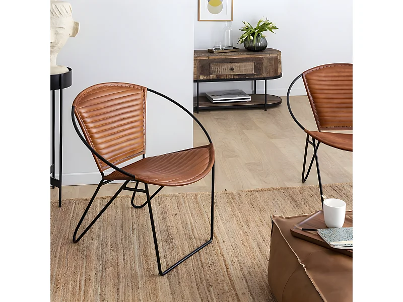 Sillón de cuero marrón Jaya con estructura de metal negro - Confort y elegancia para tu salón