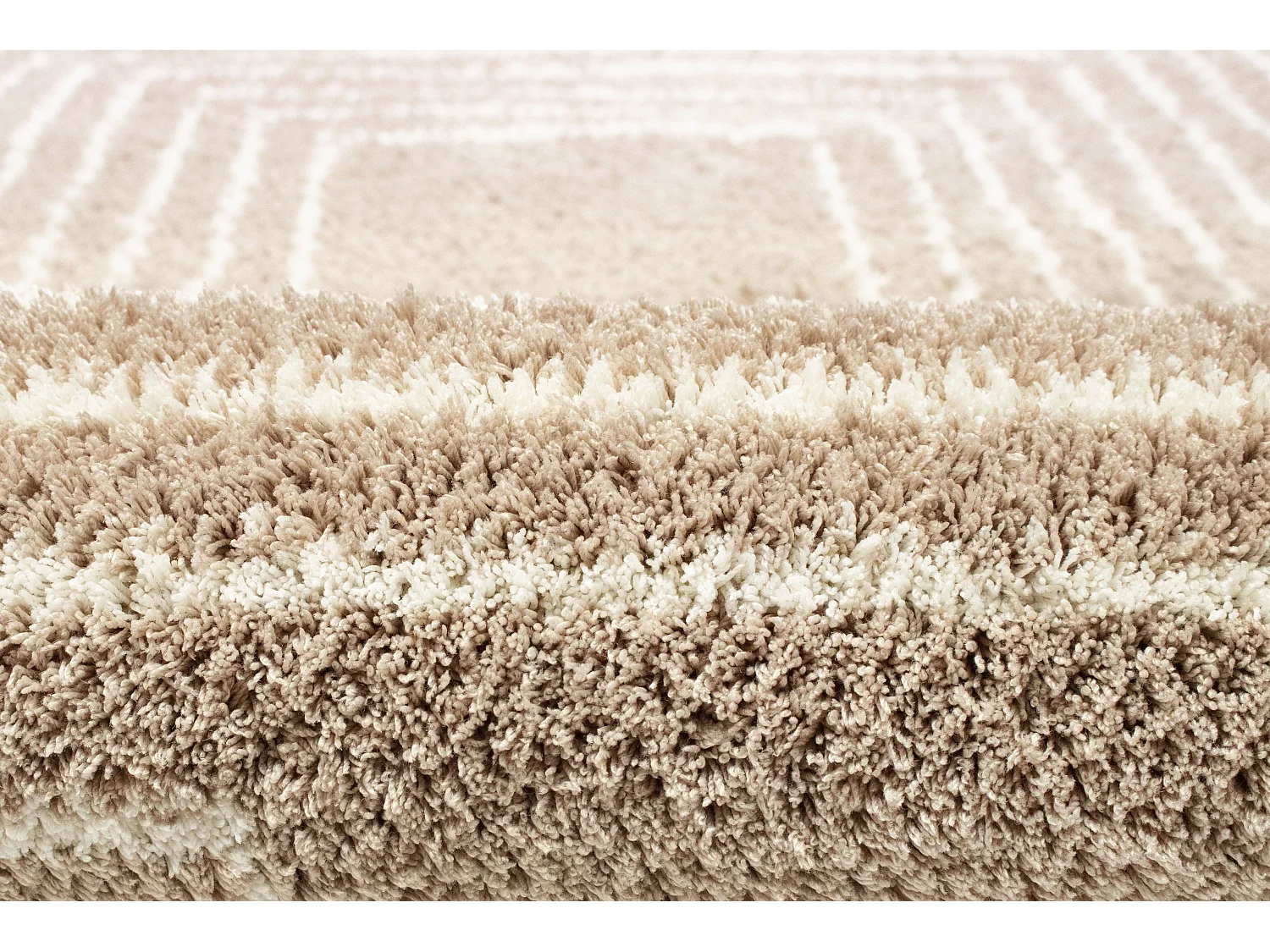 Tapis Salon, Chambre Tropiques Beige Motif Géométrique À Poils Long Pilou 150x200 Cm