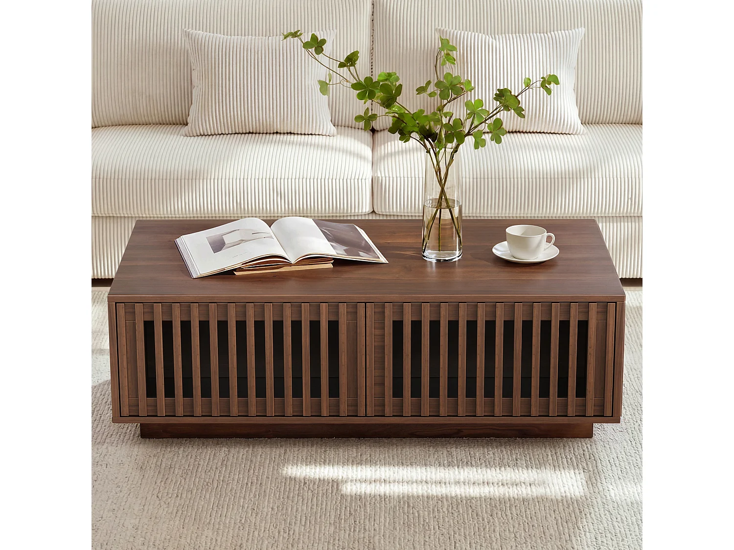 Tavolino basso 100x50x35 cm finitura marrone per soggiorno, 2 ante traforate, ampio ripostiglio chiuso, design minimalista