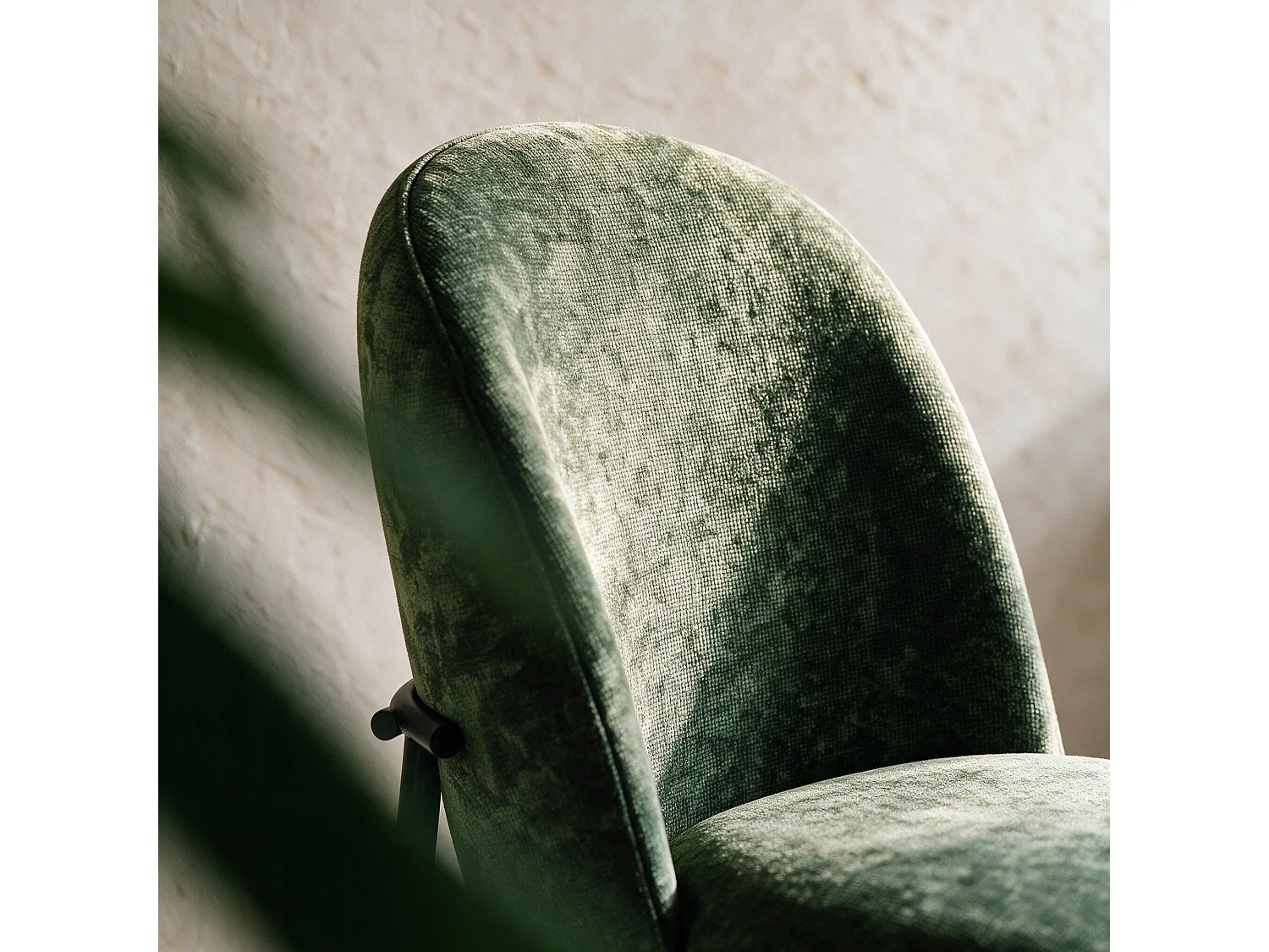 Set di 2 sedie in tessuto verde abete con gambe in metallo nero - Noah