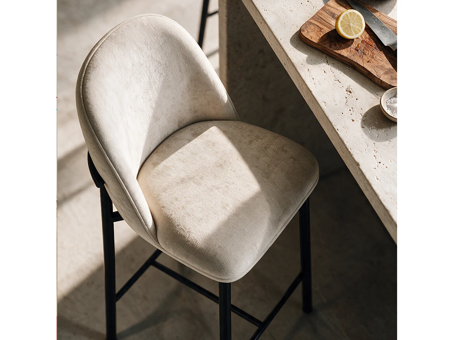 Lot de 2 chaises pour îlot central 67 cm en tissu beige - Noah