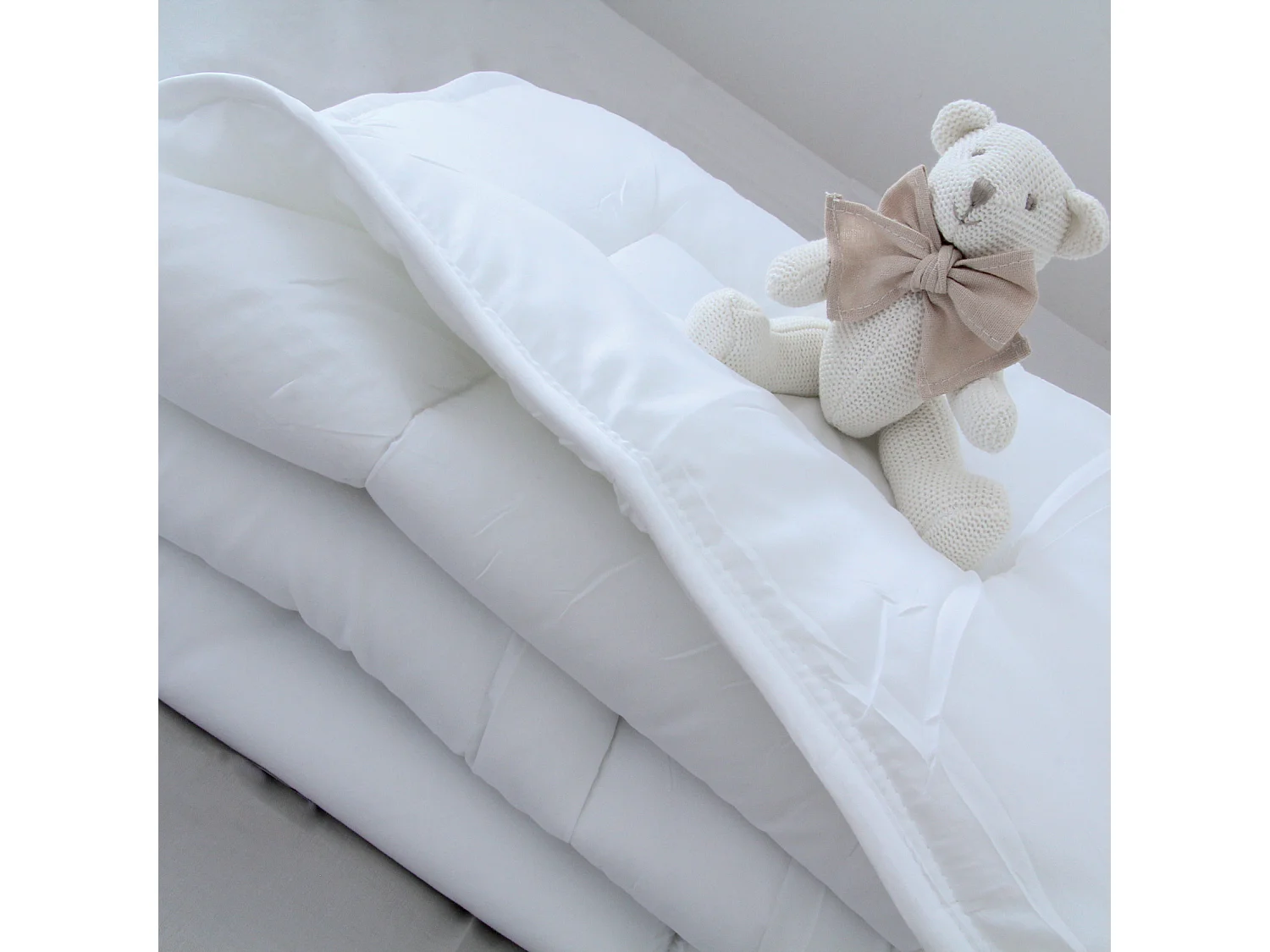 Couette bébé 70x120 à 100x140 cm microfibre douce et chaude, lavable haute température, toucher peau de pêche