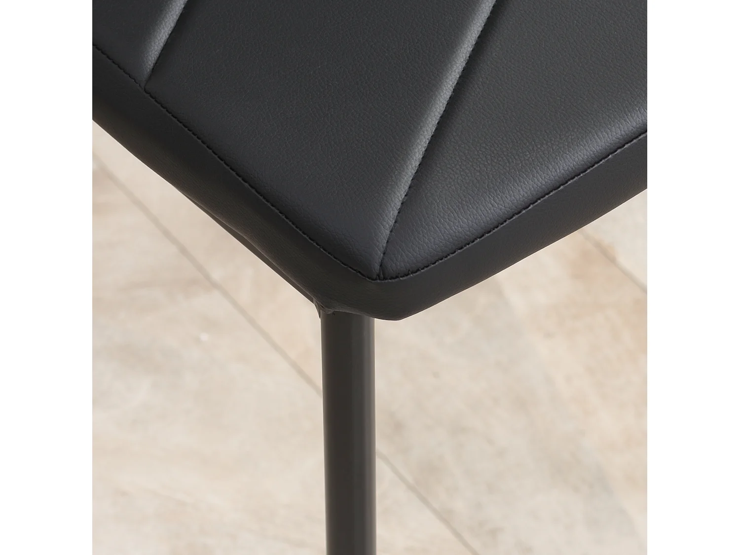 Lot de 2 chaises de salle à manger style Chesterfield acier synthétique noir