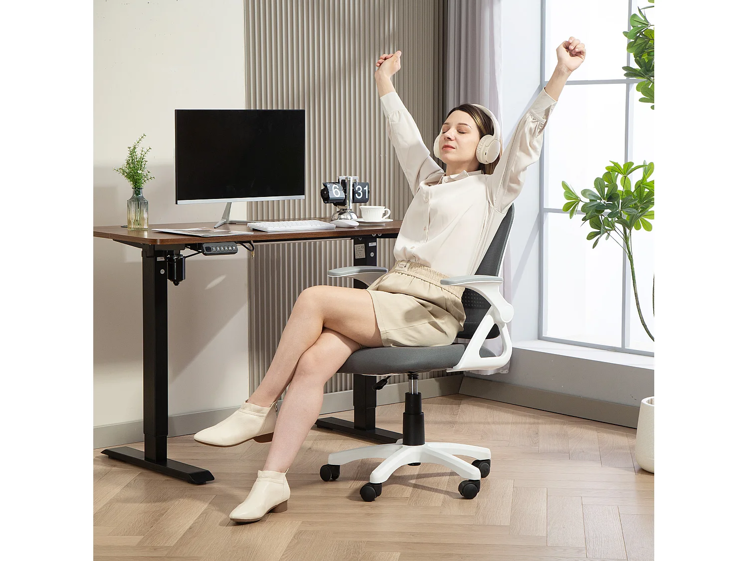 Chaise de bureau ergonomique pivotante accoudoirs relevables maille gris