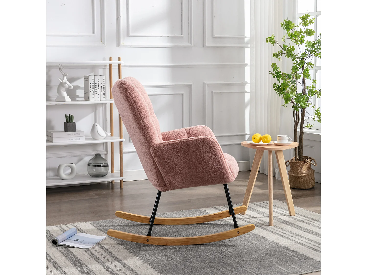 Fauteuil à bascule 80/95/70 cm, Rocking chair avec dossier haut et accoudoirs rembourrés Lammfell-Optik rose