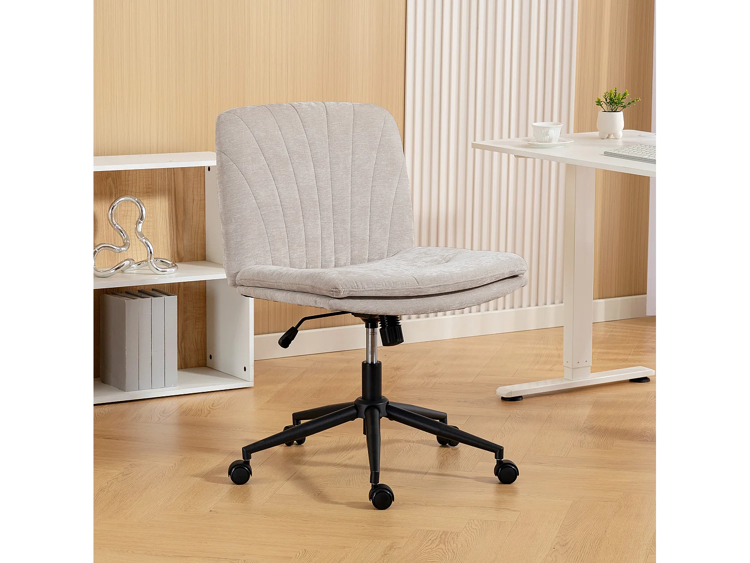 Chaise de bureau design dossier surpiqûres effet coquillage tissu beige