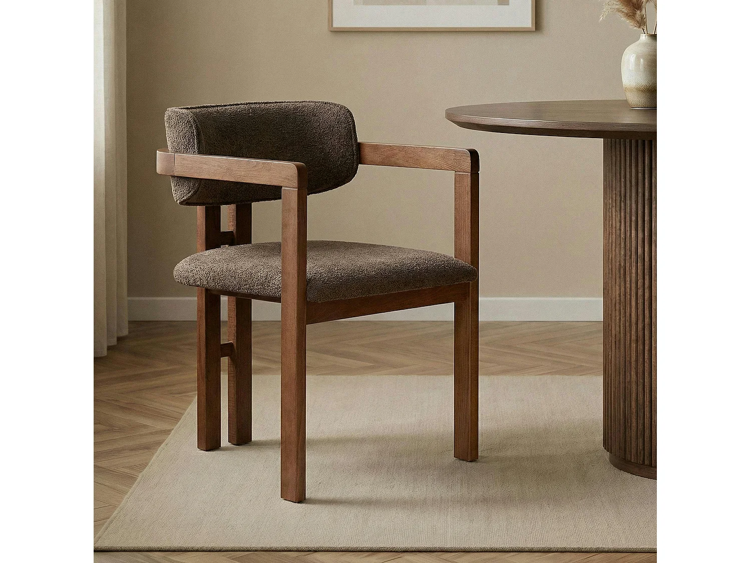Chaise avec accoudoirs en bois et tissu marron MARFA