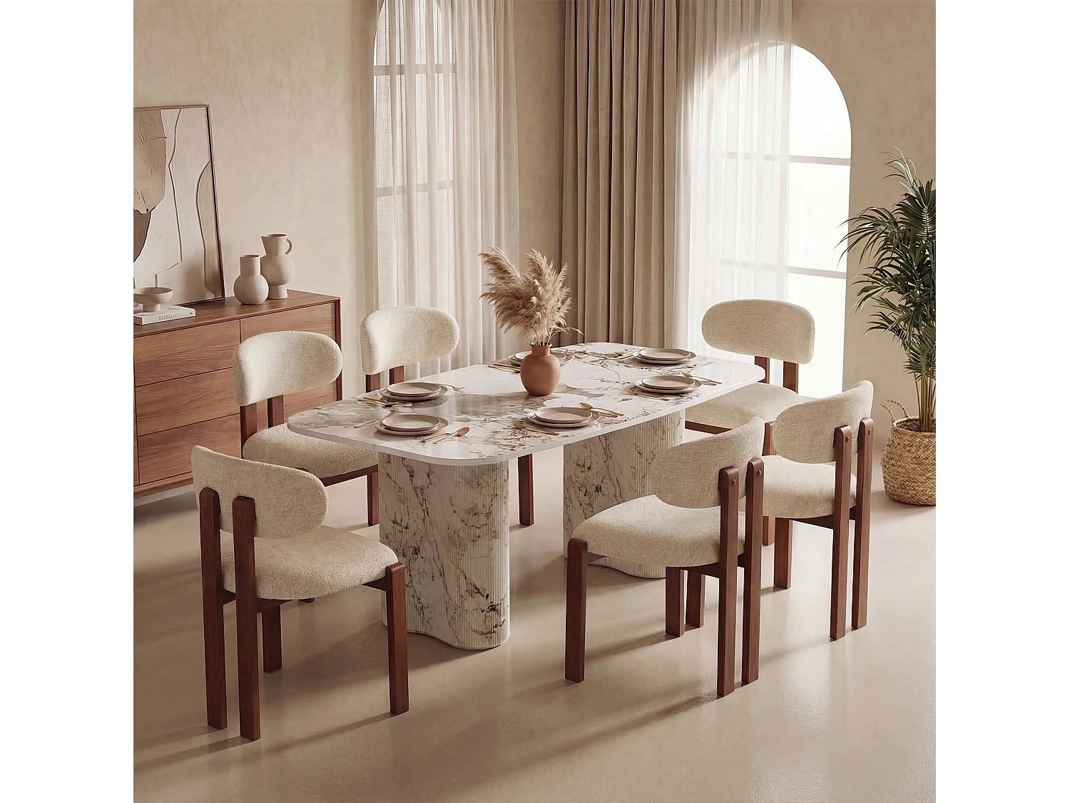 Lot de 4 chaises beige SMARTUE, revêtement en tissu chenille, assise épaisse, dossier incurvé, pieds en bois d’hévéa couleur noyer foncé