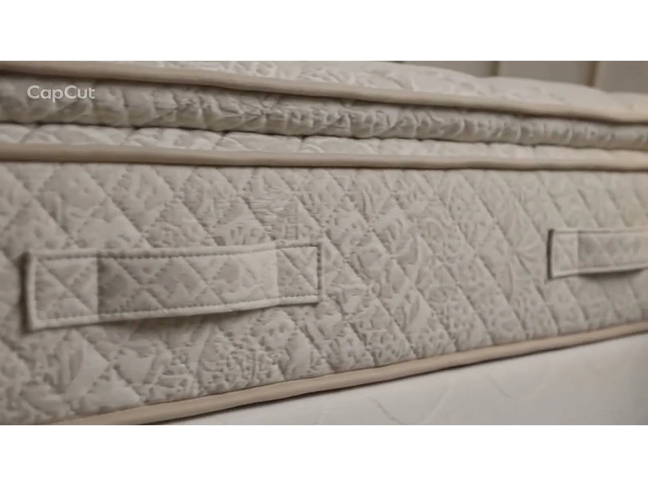 Matelas Nakhlat Jumeirah 200x200 cm Hauteur 33 cm Surmatelas Intégré Velours ressorts ensachés 7 Zones Confort Luxueux