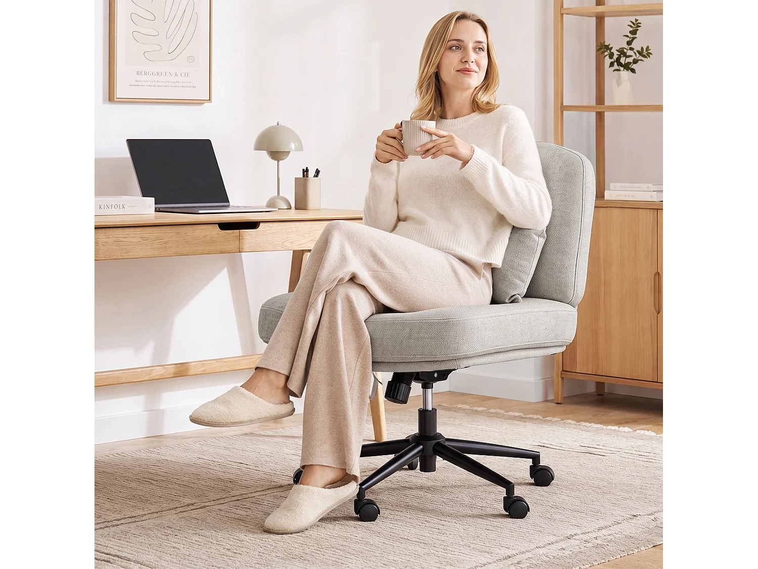 Chaise de bureau ergonomique avec coussin lombaire, Fauteuil relaxation pivotant 360°, dossier inclinable réglable, tissu beige, hauteur ajustable
