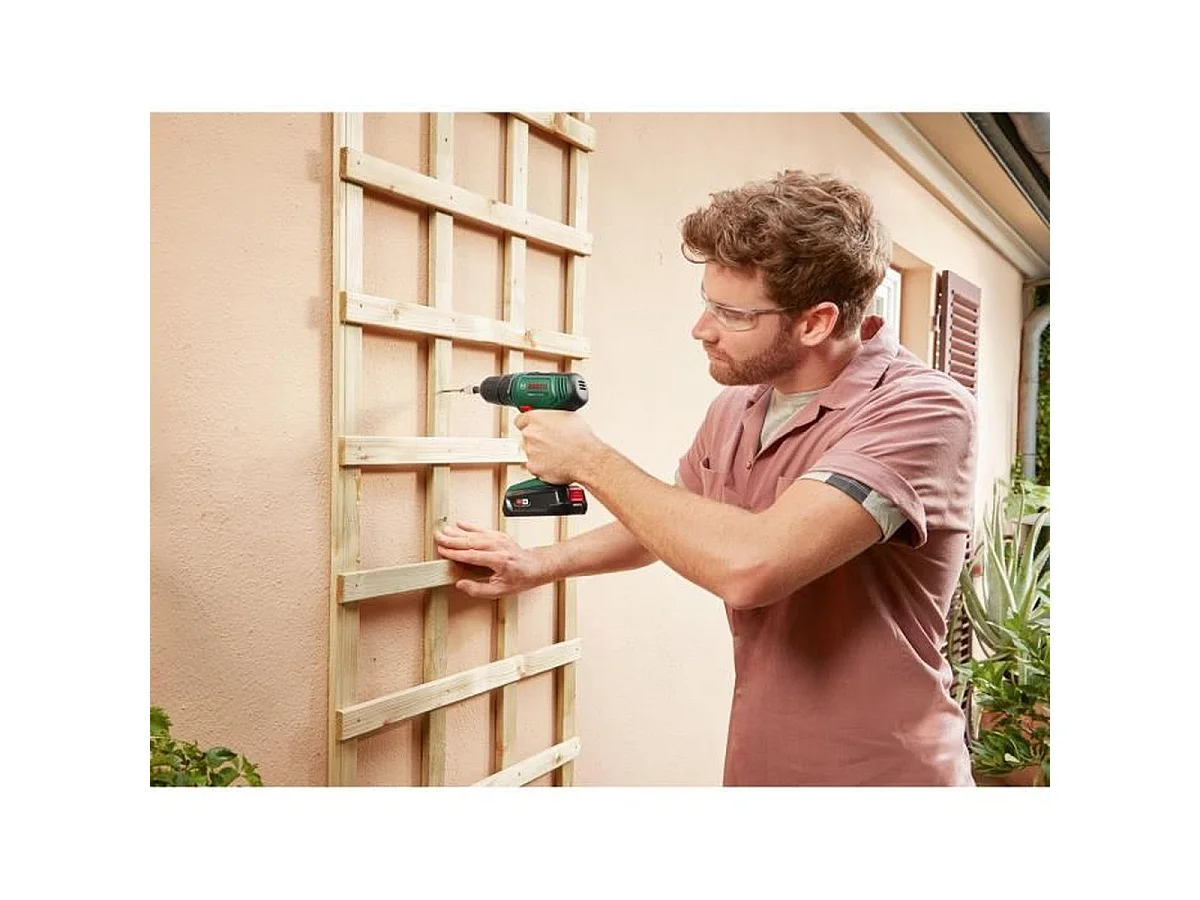 Perceuse-visseuse sans fil Bosch EasyDrill 18V-40 avec 2 batteries 1,5 Ah et chargeur