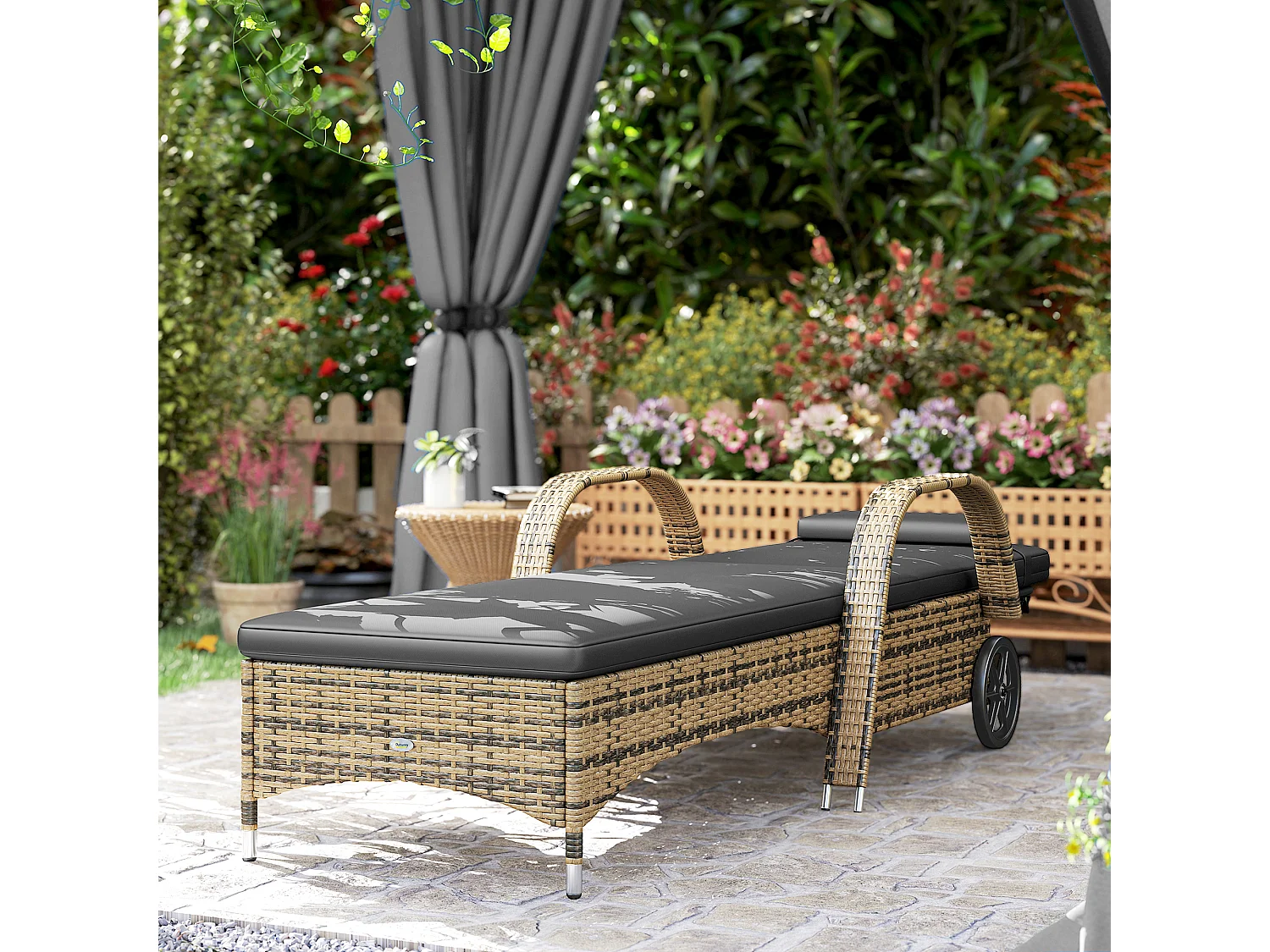 Transat bain de soleil grand confort : matelas, têtière, inclinaison réglable multipositions, accoudoirs, roulettes résine tressée beige