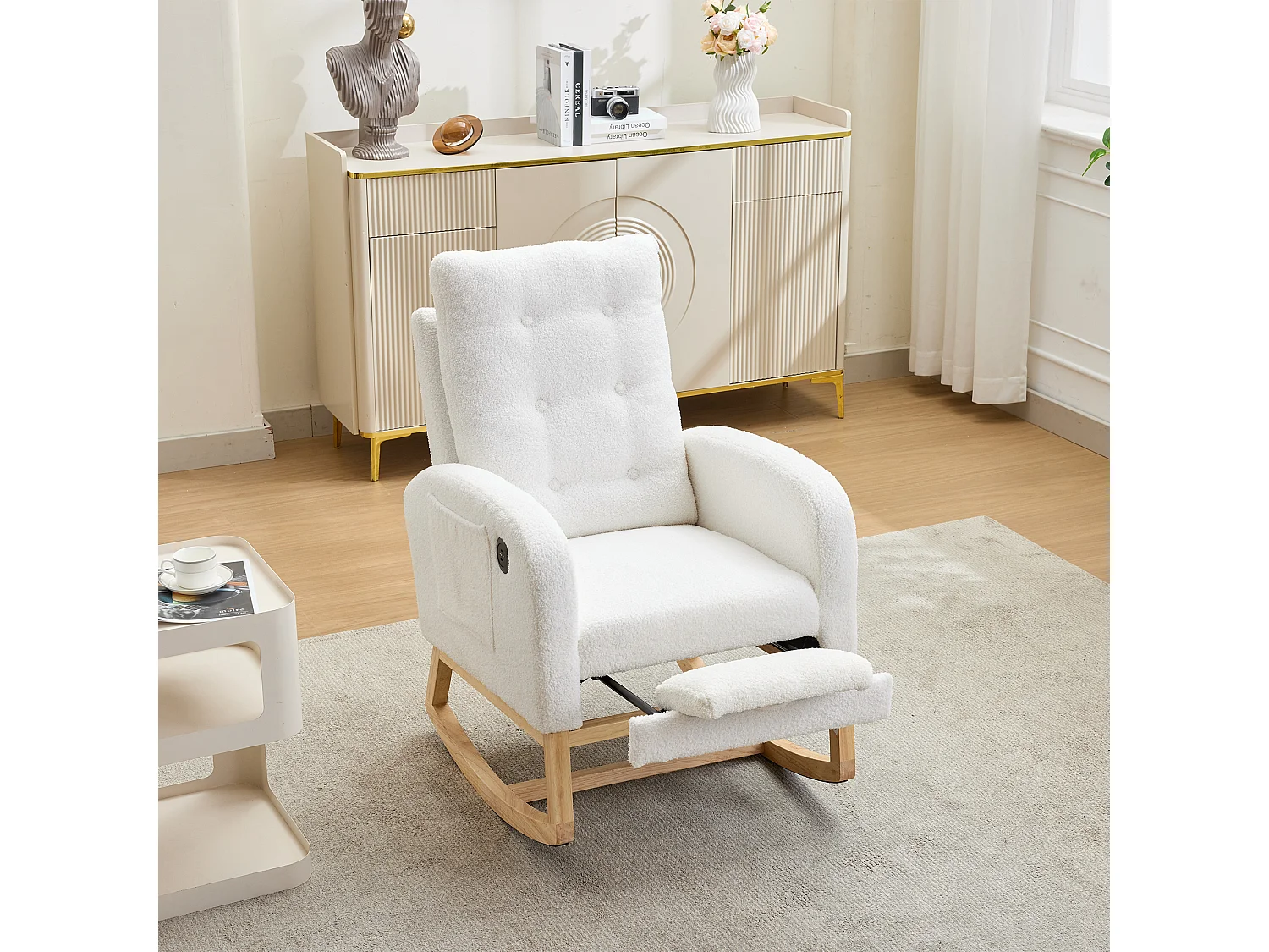 Fauteuil à bascule avec repose-pieds rétractable, USB/USB-C et poches latérales - Bois/tissu polaire/mousse - 66,5 x 121,5 x 102 cm - Blanc