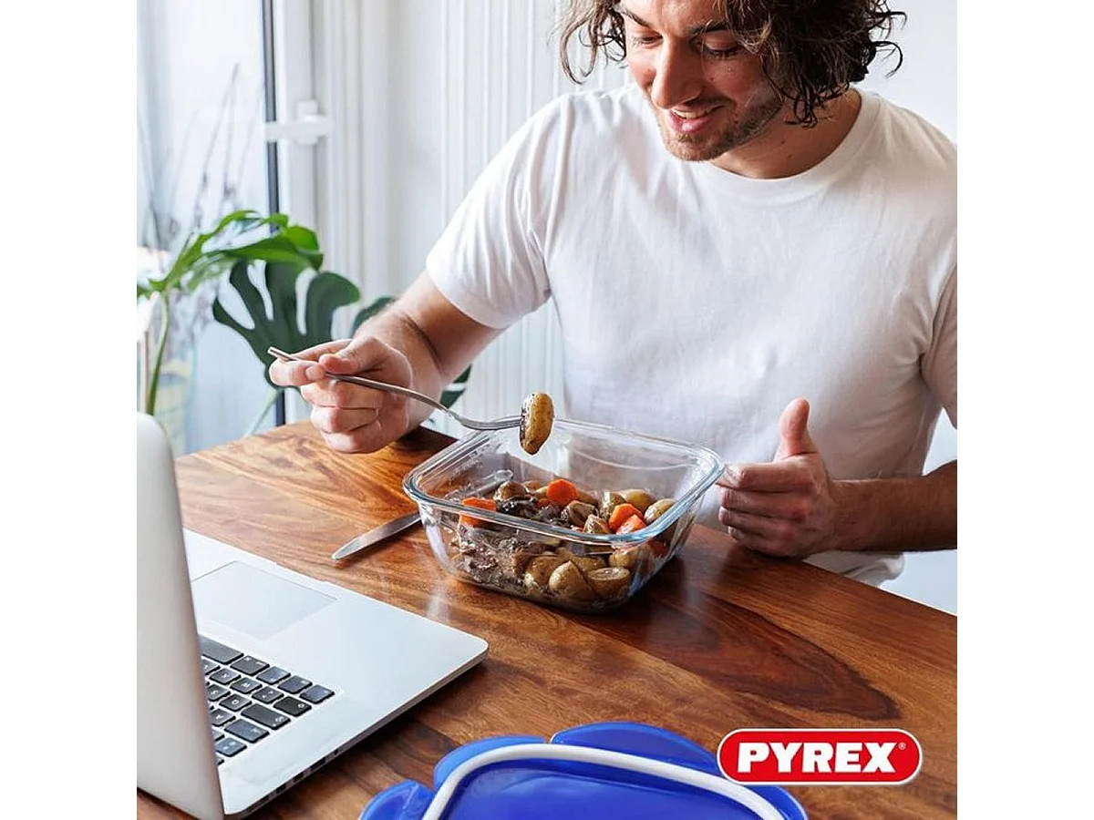 PYREX Cook & Go - Lot de 2 boîtes de conservation carrées en verre borosilicate 0,8 L et 1,9 L avec couvercles bleus