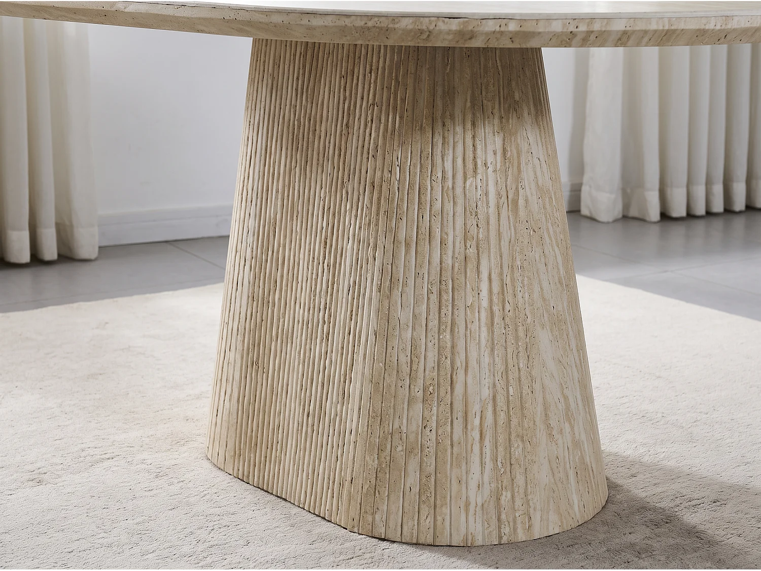 Table à manger NOVERA 180cm – Plateau en céramique et pieds finition travertin - Homeluxury