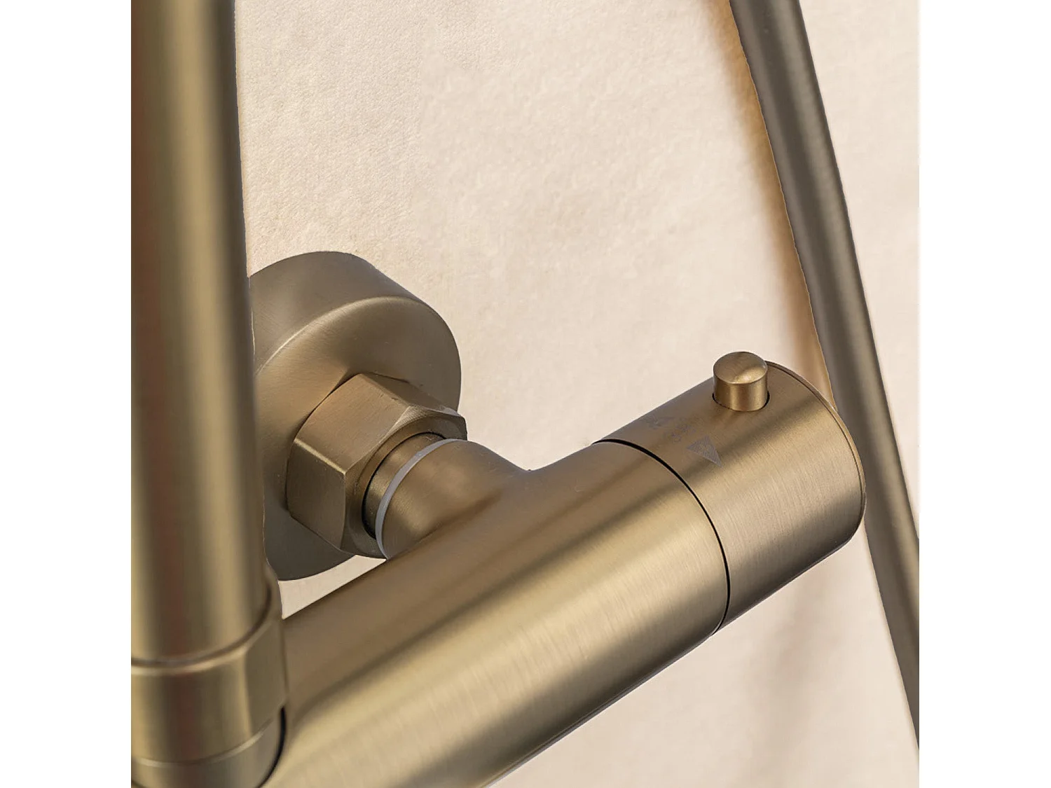 Colonne de douche avec mitigeur thermostatique LOMAZOO Orléan doré