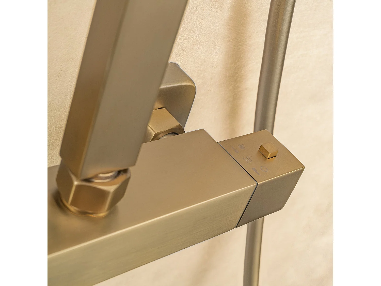 Colonne de douche avec mitigeur thermostatique LOMAZOO Estrella doré