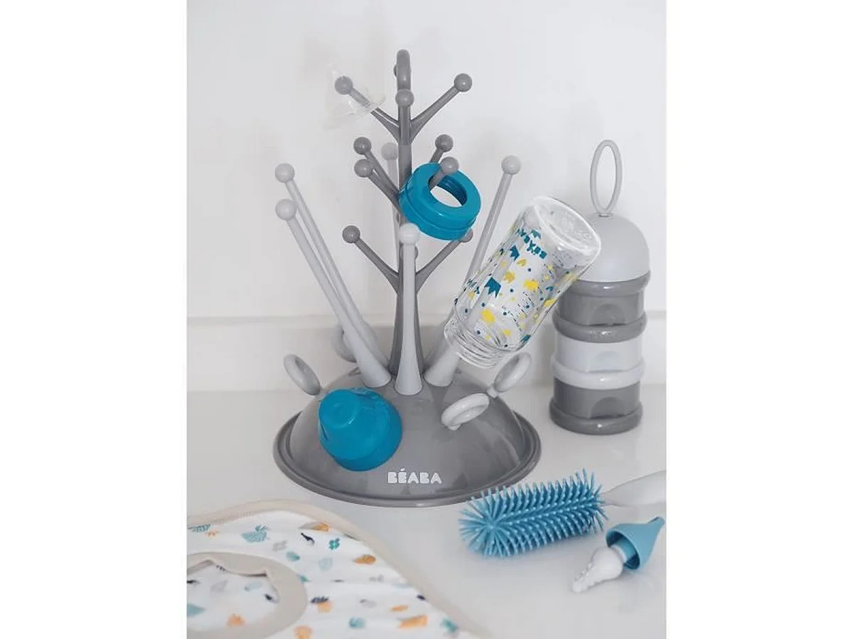 BÉABA Pack Naissance — Egoutte-biberon, Boîte doseuse empilable, Goupillon silicone et Bavoir coton