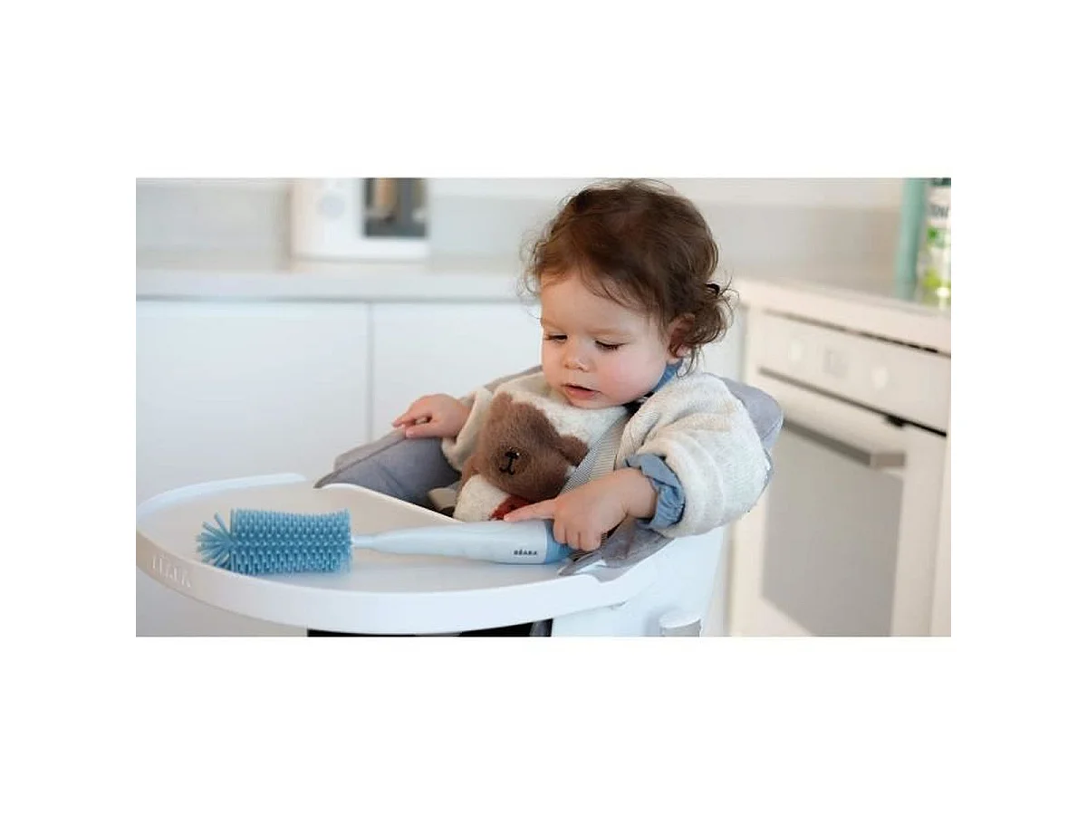 BÉABA Pack Naissance — Egoutte-biberon, Boîte doseuse empilable, Goupillon silicone et Bavoir coton