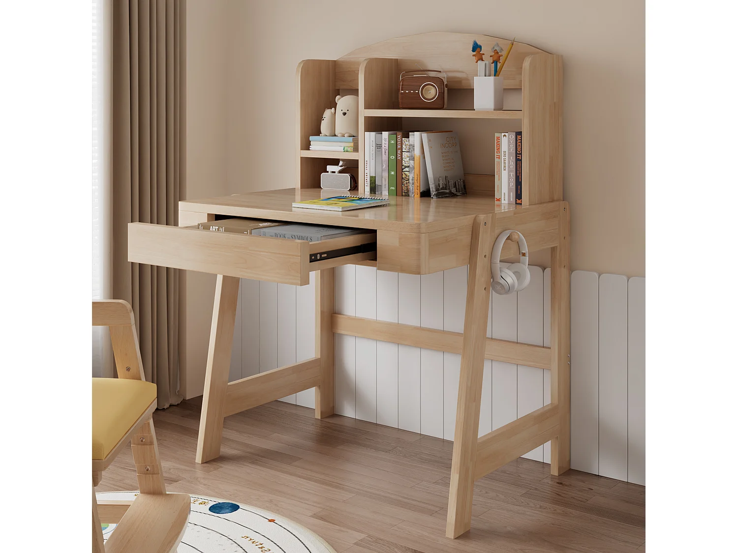 Höhenverstellbarer Kinderschreibtisch 80 x 60 x 108/118 cm mit 1 Schublade und geschlossenem Staufach – Massivholz, seitlicher Haken – Natur