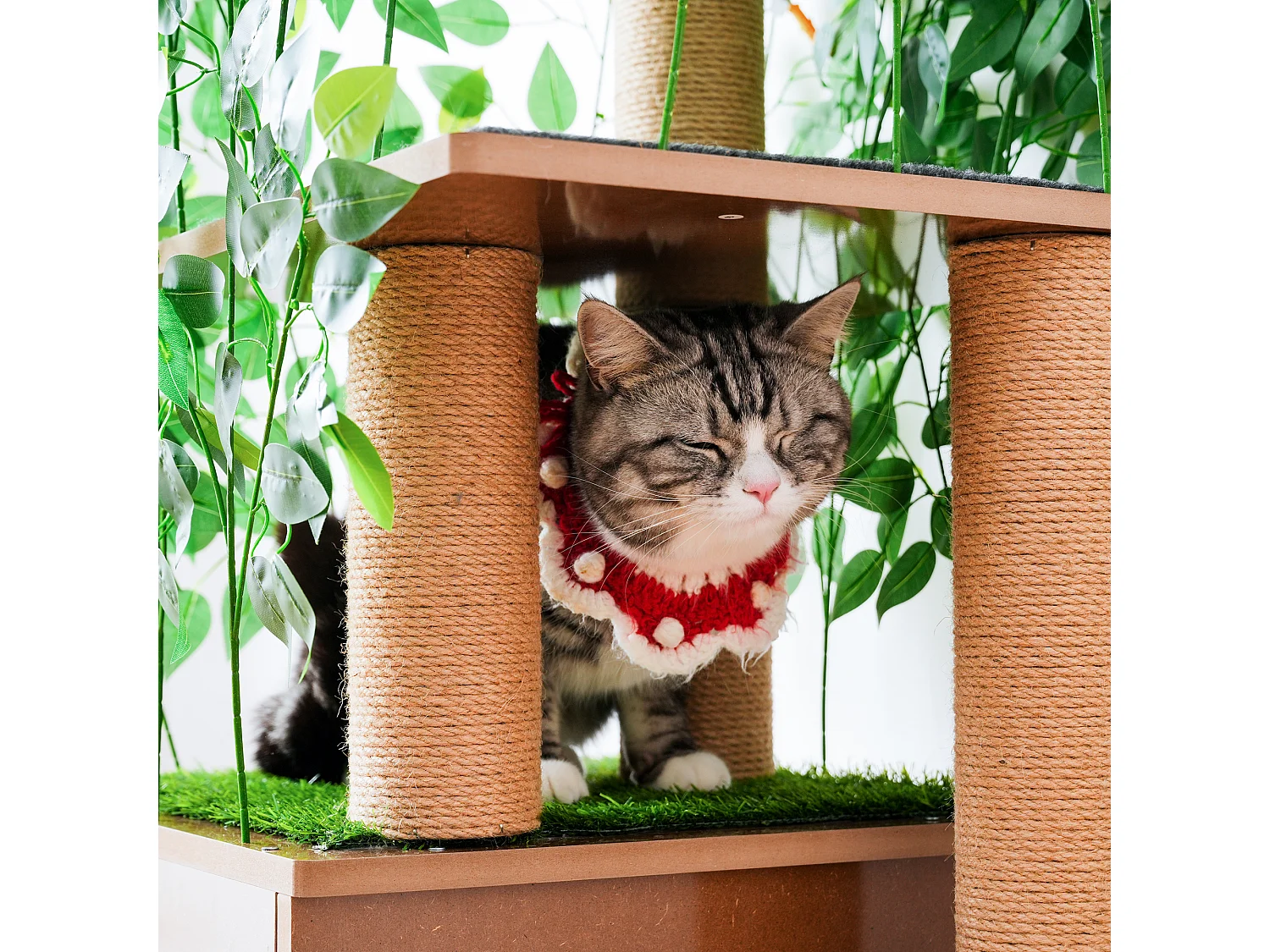 Arbre à chat en forme de sapin de 158 cm de haut - avec 1 niche pour chat et 3 plateformes - feuilles amovibles - MDF - vert