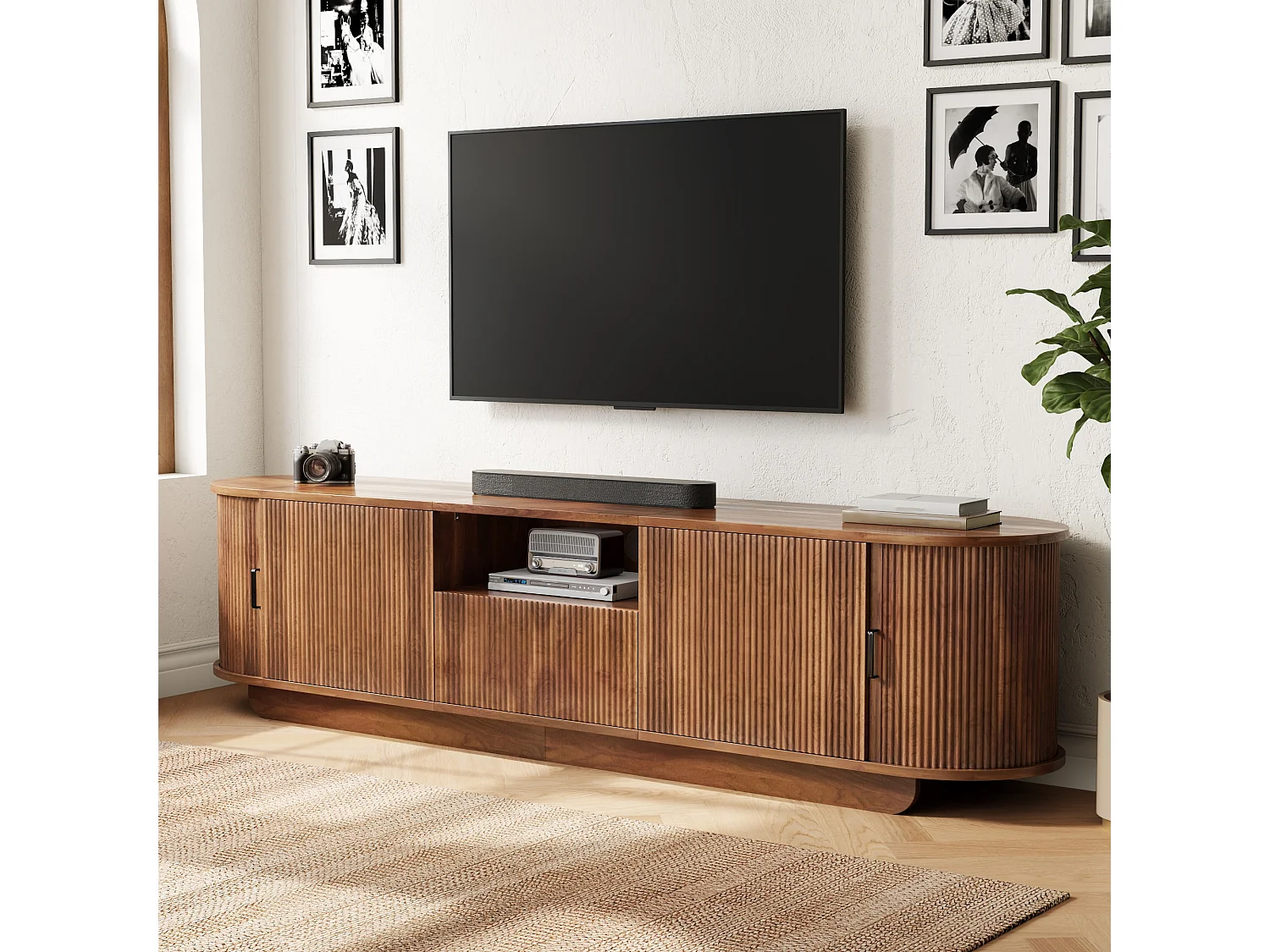 Meuble TV 180x40x50 cm avec portes coulissantes - 4 portes, 1 tiroir et étagères ouvertes - Structure ondulée 3D - Marron