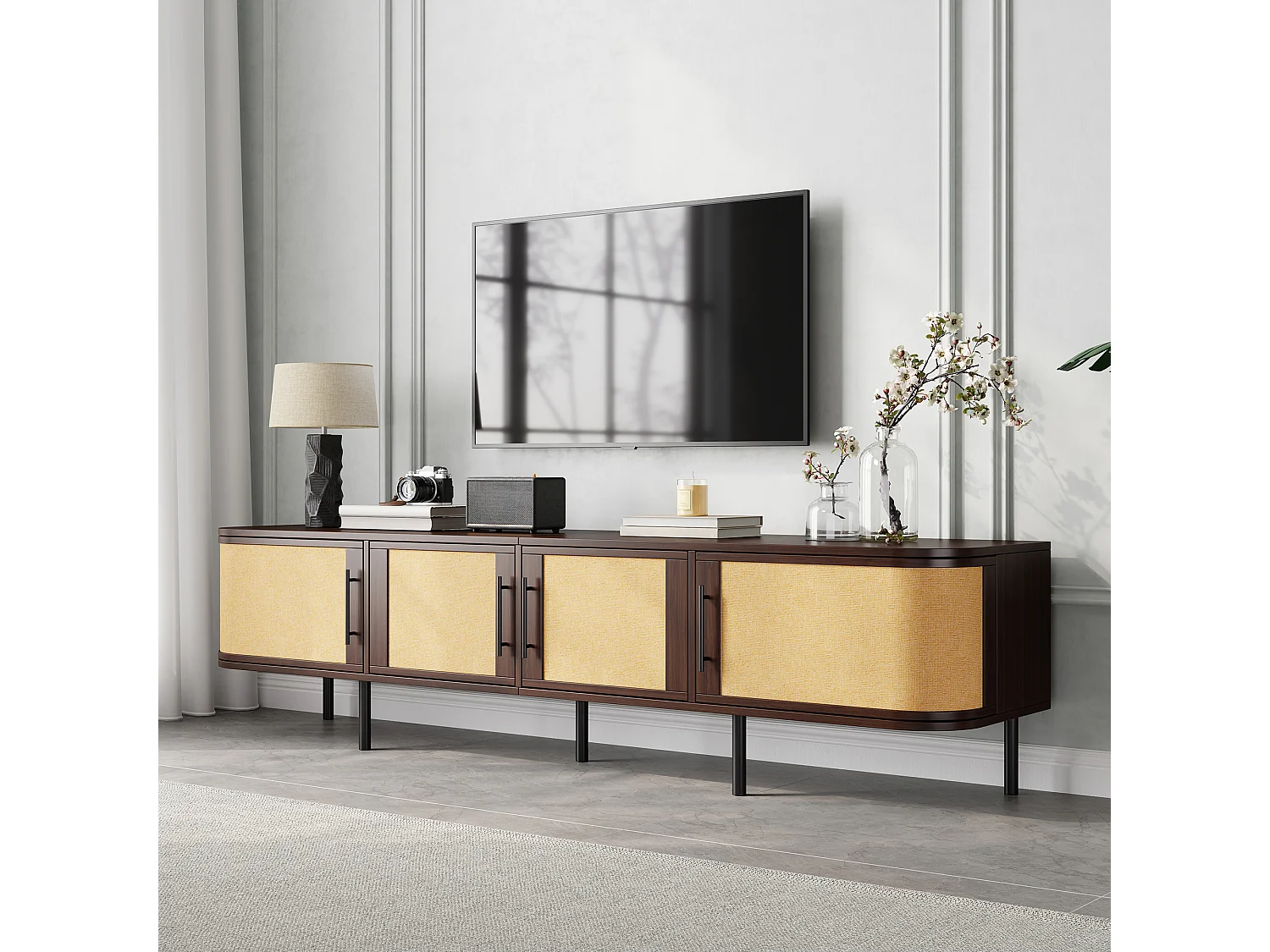 Meuble TV moderne 180 x 40 x 45 cm - 4 portes à panneaux tressés - Poignées noires et pieds en fer - MDF - Marron