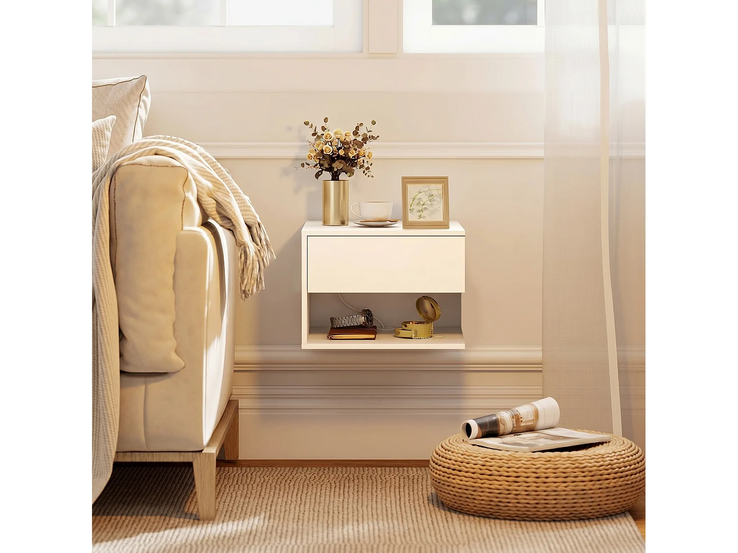 Set comodini sospesi con prese di corrente in legno bianco