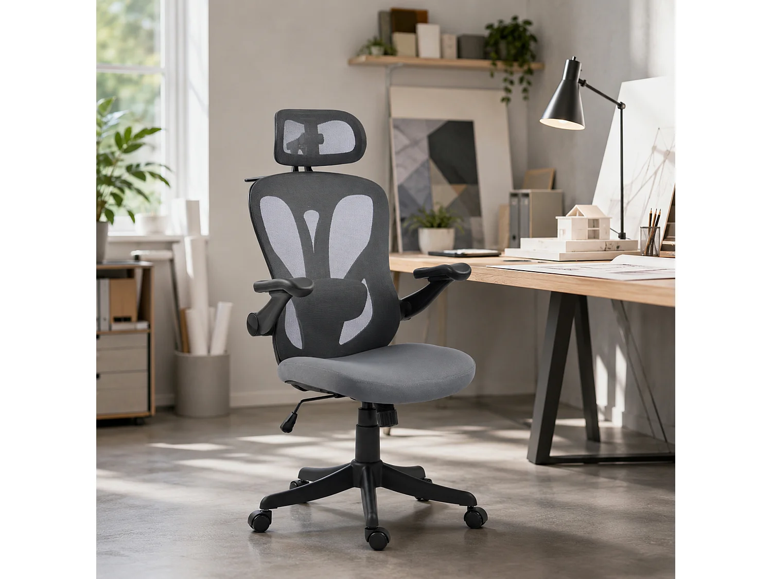 Sedia ufficio con braccioli 3d e poggiatesta 2d in rete grigio scuro