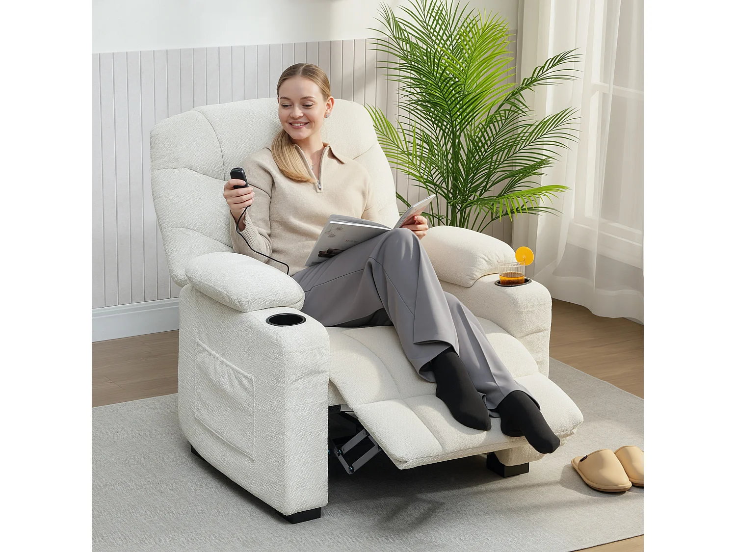Poltrona relax elettrica reclinabile con poggiapiedi in velluto crema