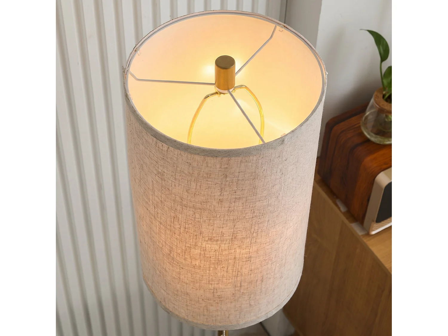 Lampada da terra con paralume e interruttore a catena oro