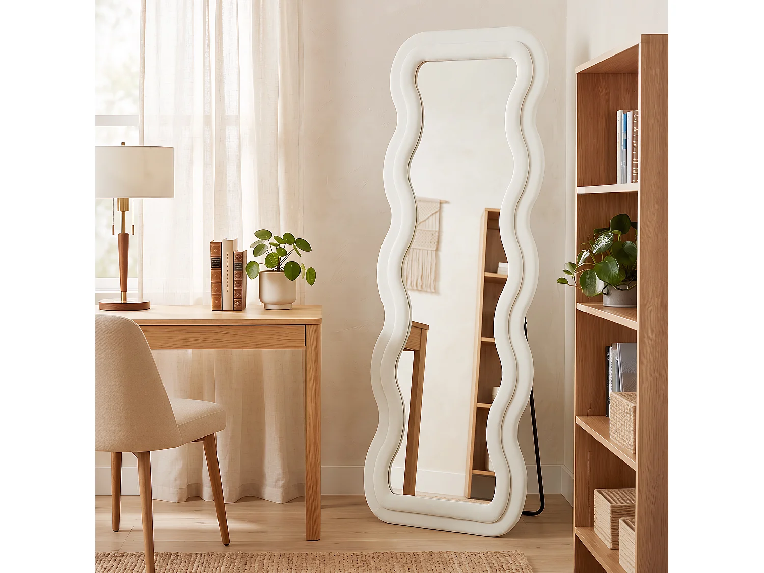 Specchio figura intera a cornice ondulata 160x60 cm in velluto crema