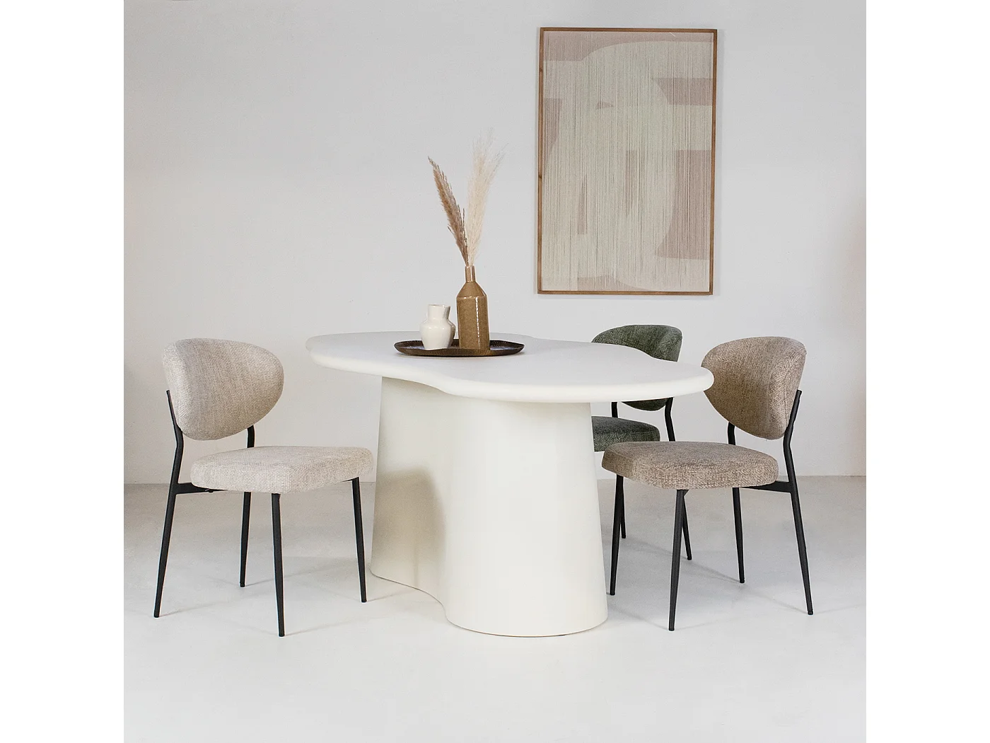 Eetkamerstoel Vajèn - Beige met Zwart Onderstel - Set van 2