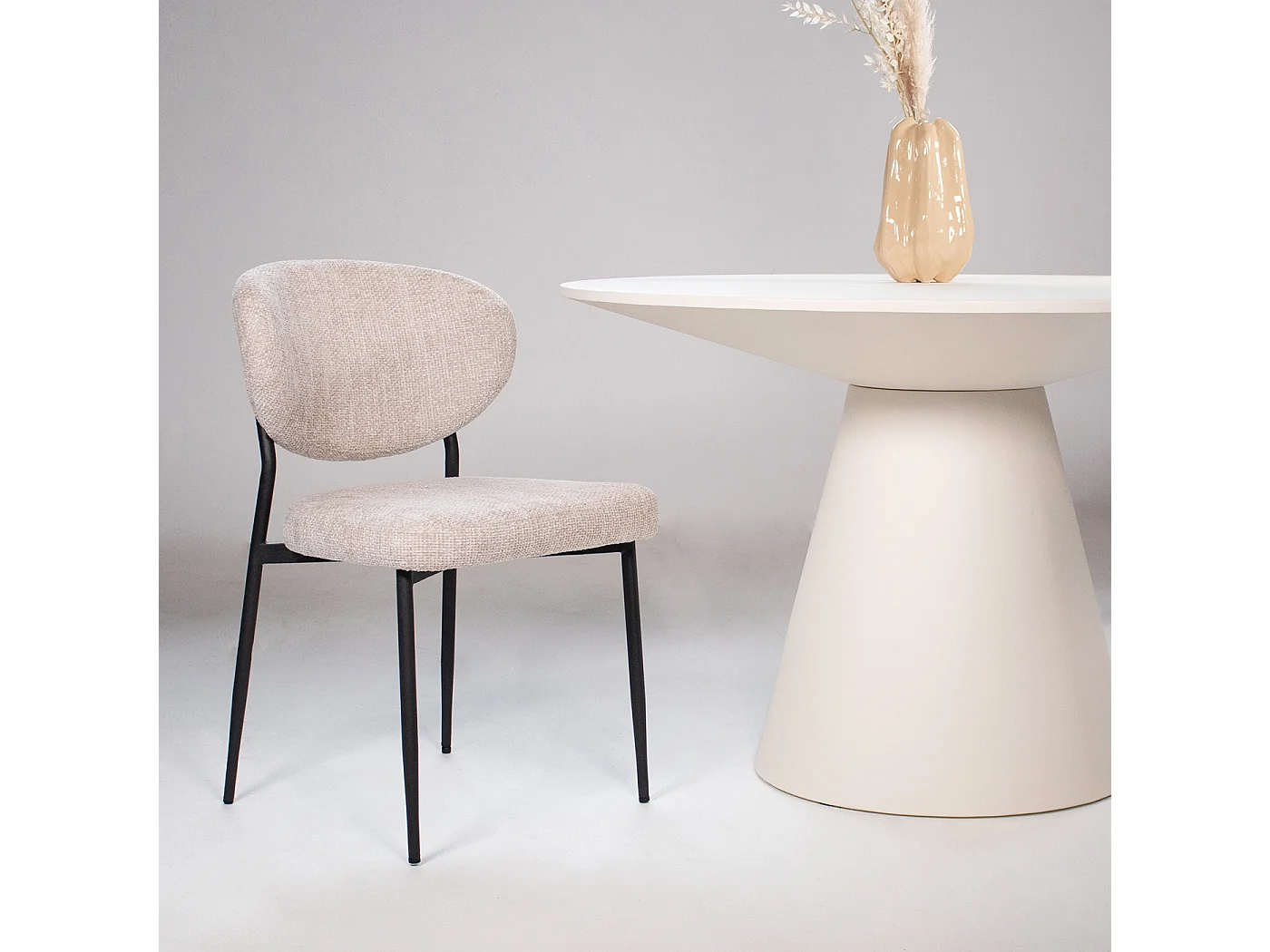 Eetkamerstoel Vajèn - Beige met Zwart Onderstel - Set van 2