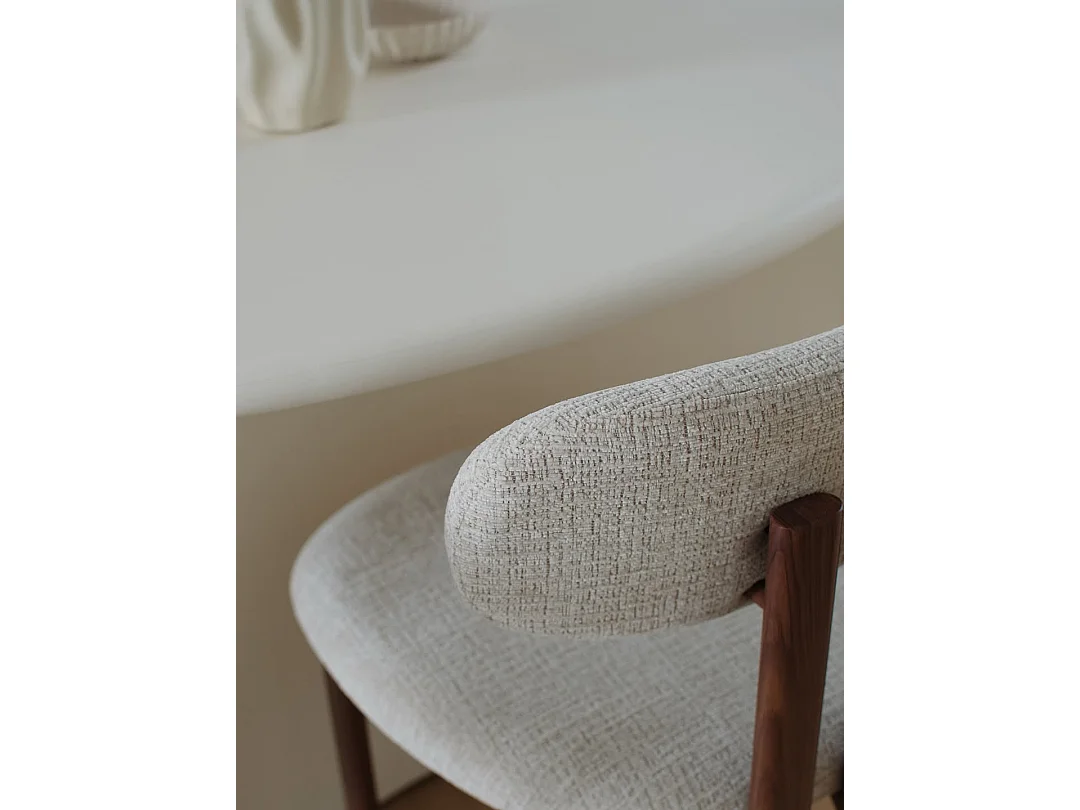 Eetkamerstoel Noor - Beige met Walnootkleurig Onderstel - Set van 2