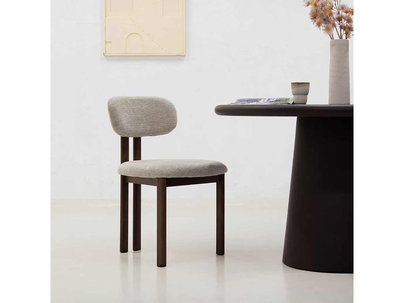 Eetkamerstoel Noor - Beige met Walnootkleurig Onderstel - Set van 2