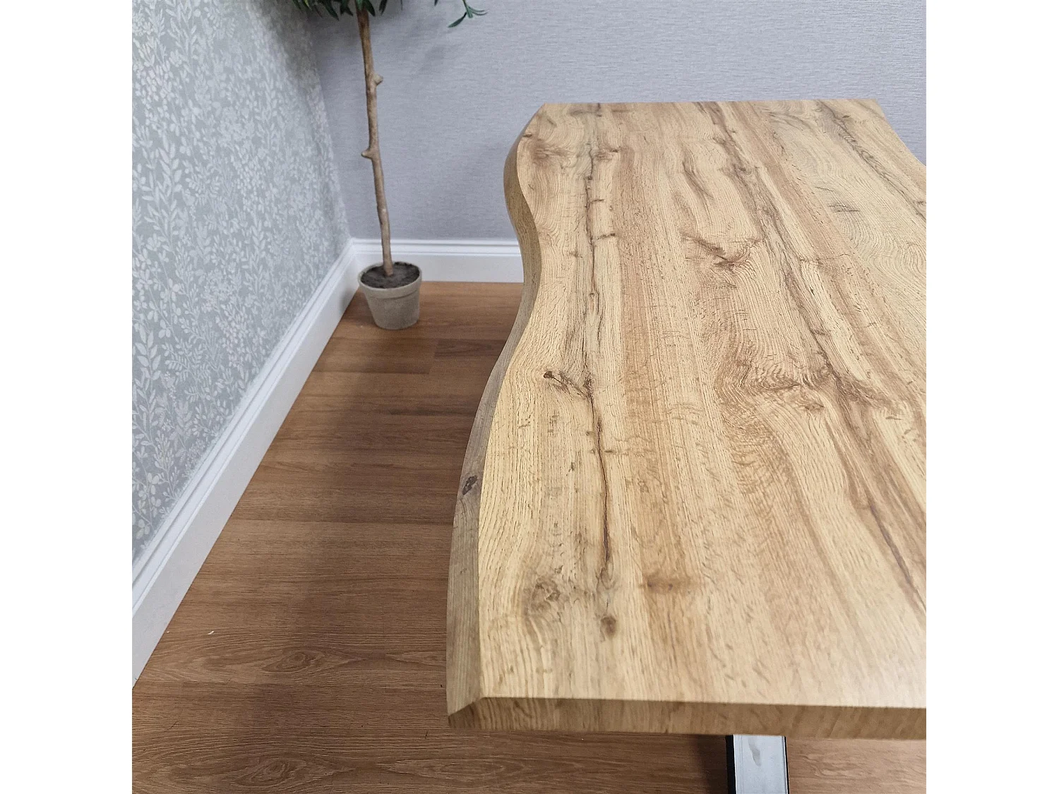 Modern Dining Table with 4 White plastic Chairs with faux leather padded seats
