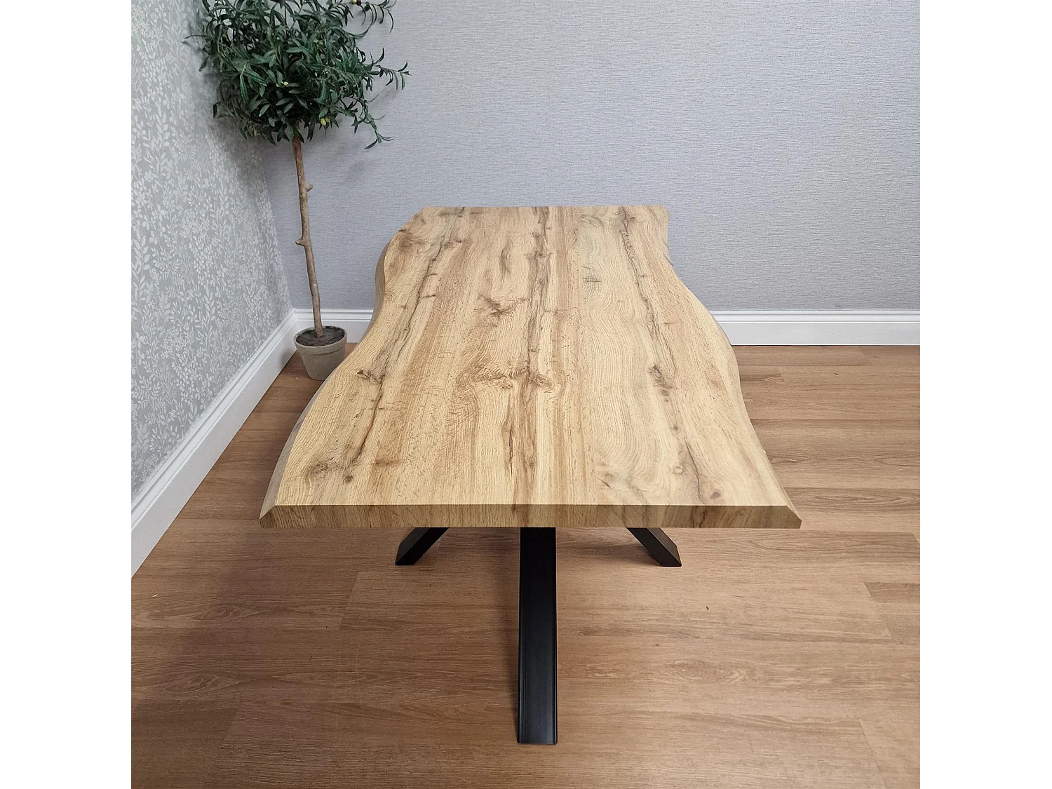 Modern Dining Table with 4 White plastic Chairs with faux leather padded seats
