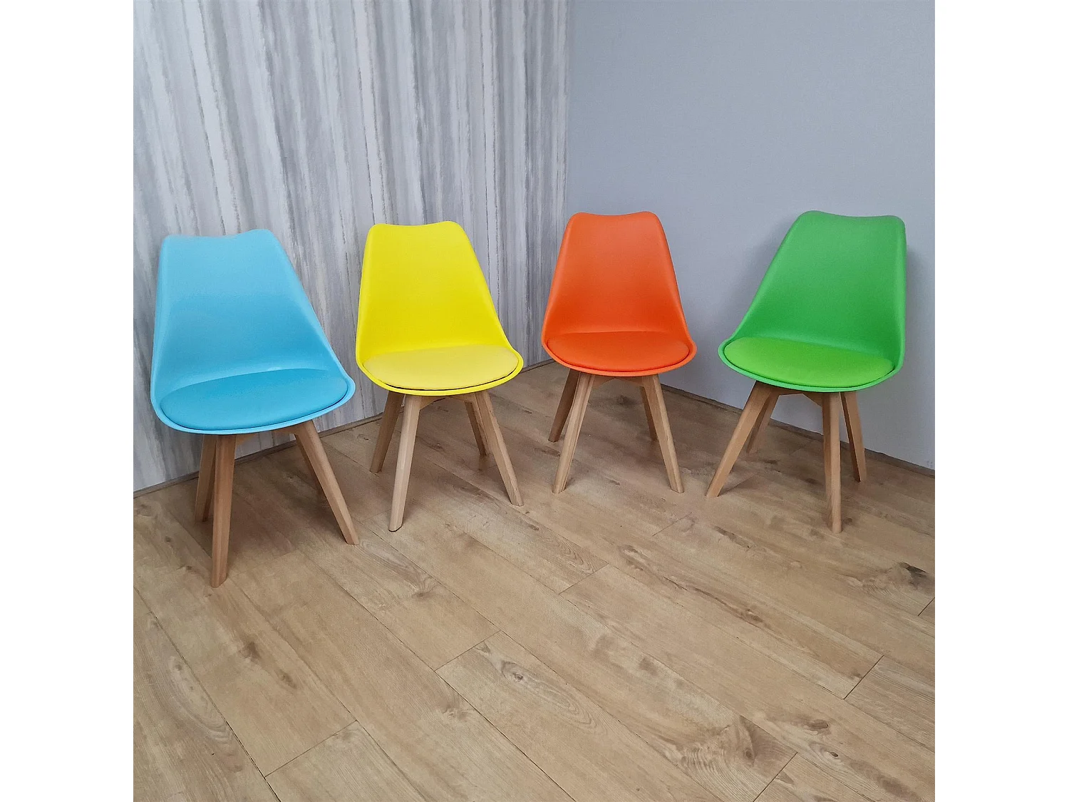 Modern Dining Table with 4 Mix plastic Chairs with faux leather padded seats