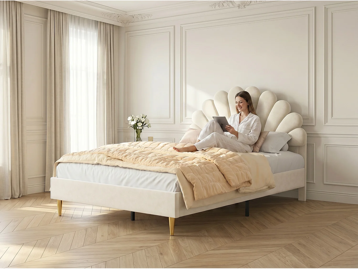Lit double 140x200 cm beige avec tête de lit rembourrée forme coquillage sommier à lattes et pieds dorés