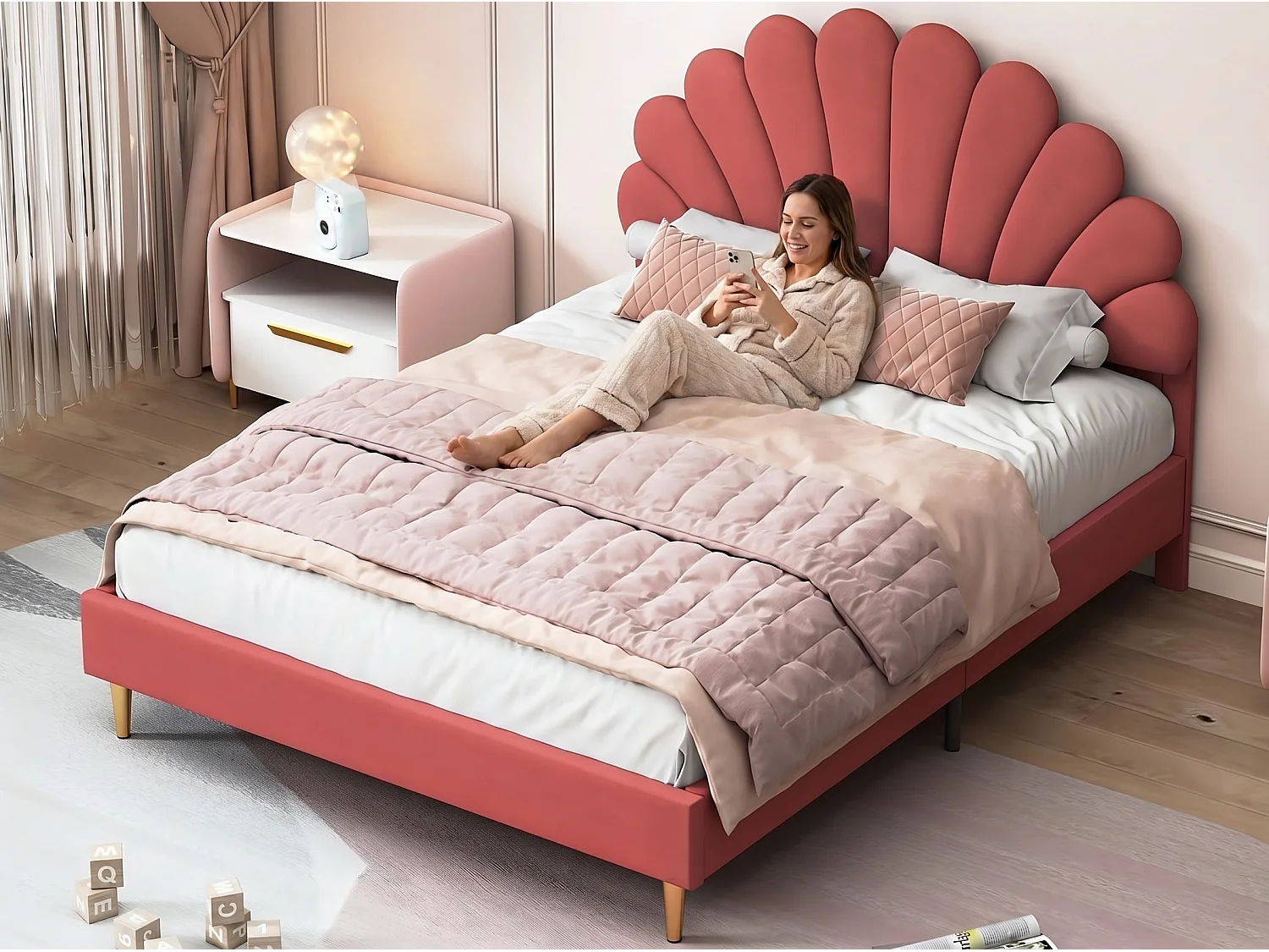 Lit double 140x200 cm Corail avec tête de lit rembourrée forme coquillage sommier à lattes et pieds dorés