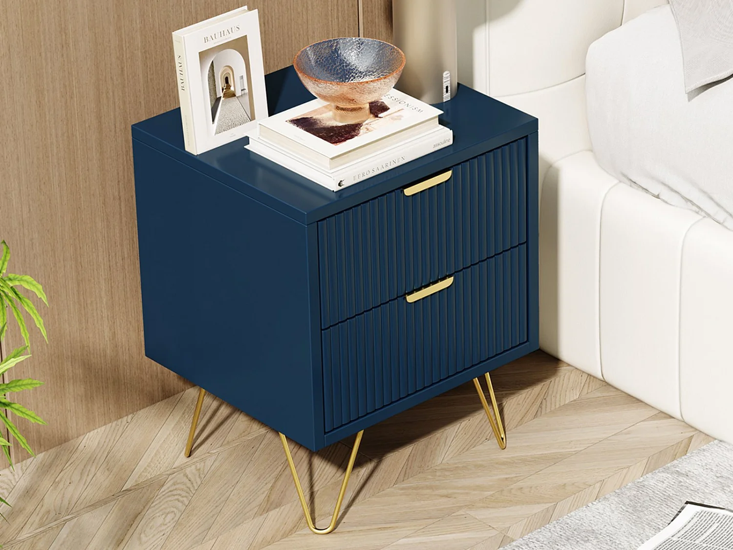 Table de chevet bleue 2 tiroirs effet rainuré avec pieds dorés, meuble de nuit moderne pour chambre et salon