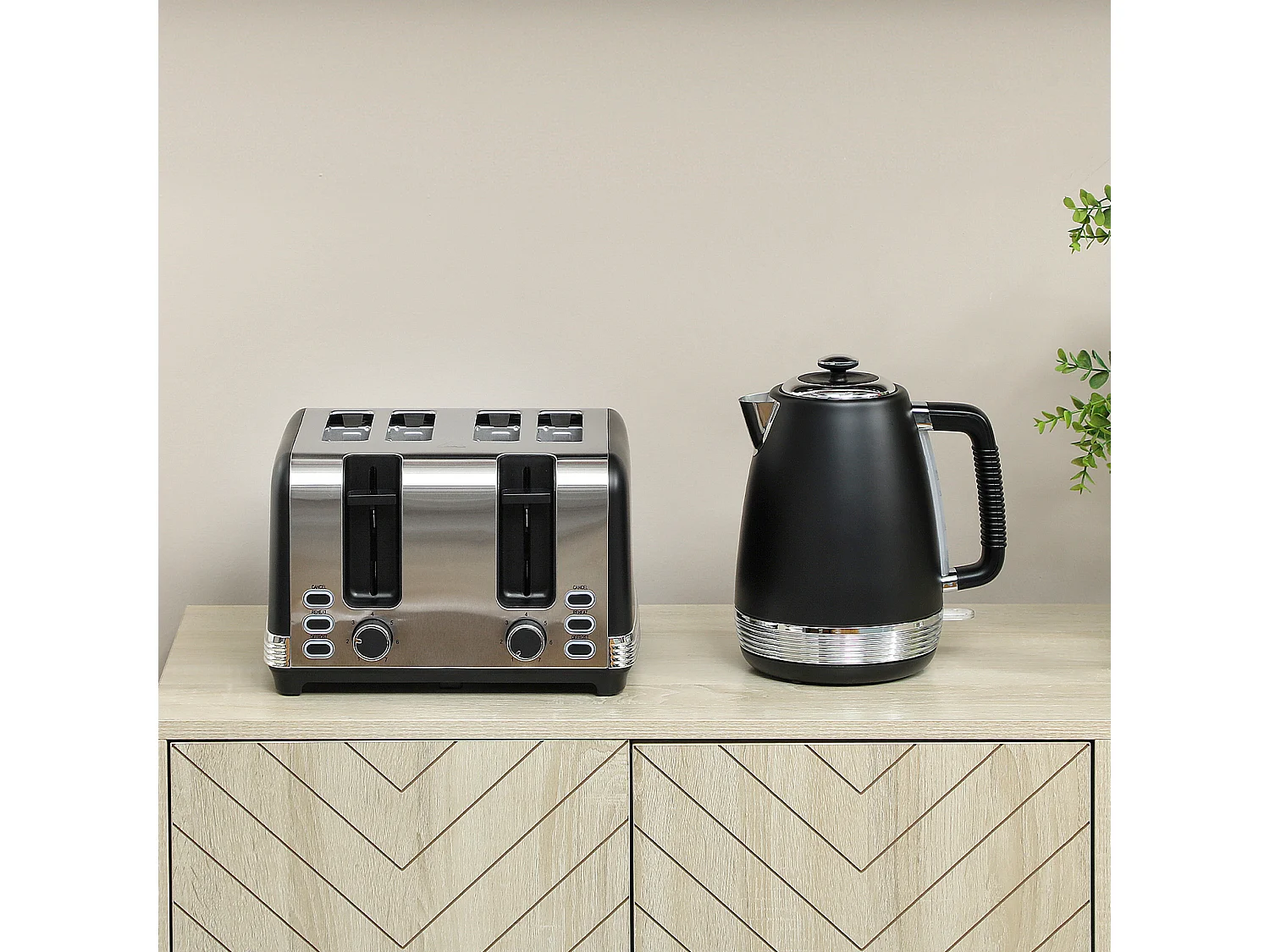 HOMCOM 1.7L 3000W Quick Boil Kettle and 4 Slice Toaster Set Crumb Tray Black