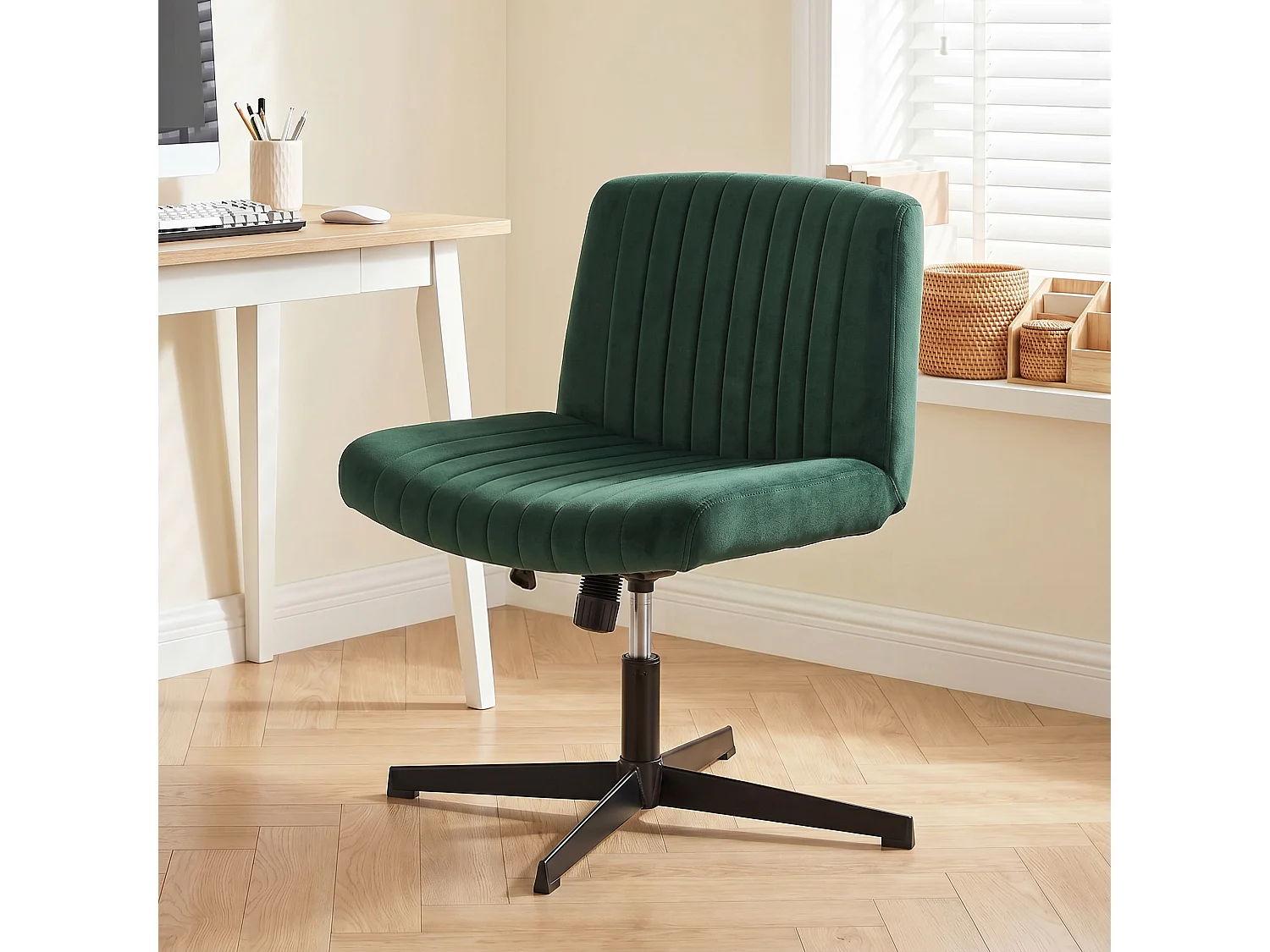HOMCOM Desk Chair with Wide Seat, Thick Padding, Rock Function, Green