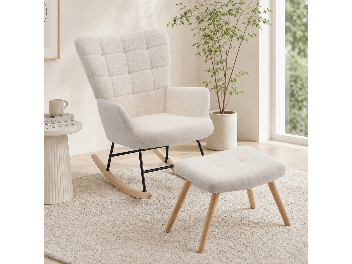 Sillón mecedora beige de tejido bouclé con reposapiés independiente, respaldo alto, estructura de madera y metal