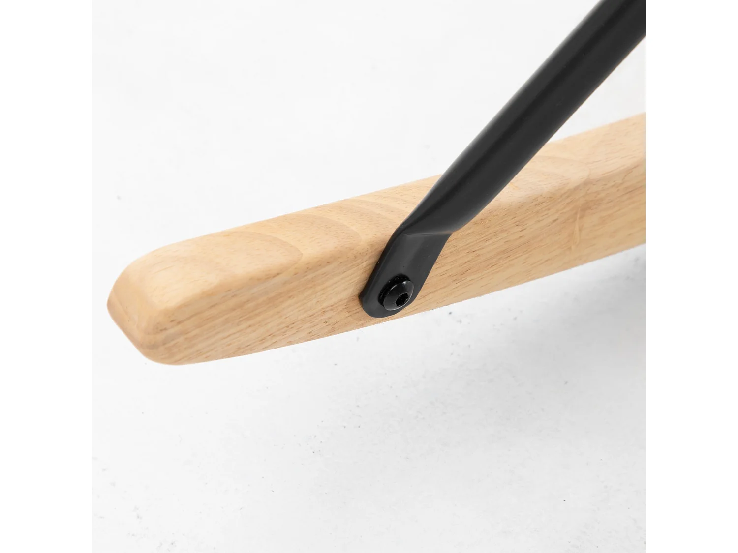 Sedia a dondolo in velluto a coste beige, seduta con molle insacchettate, struttura in metallo e legno, capacità 160 kg