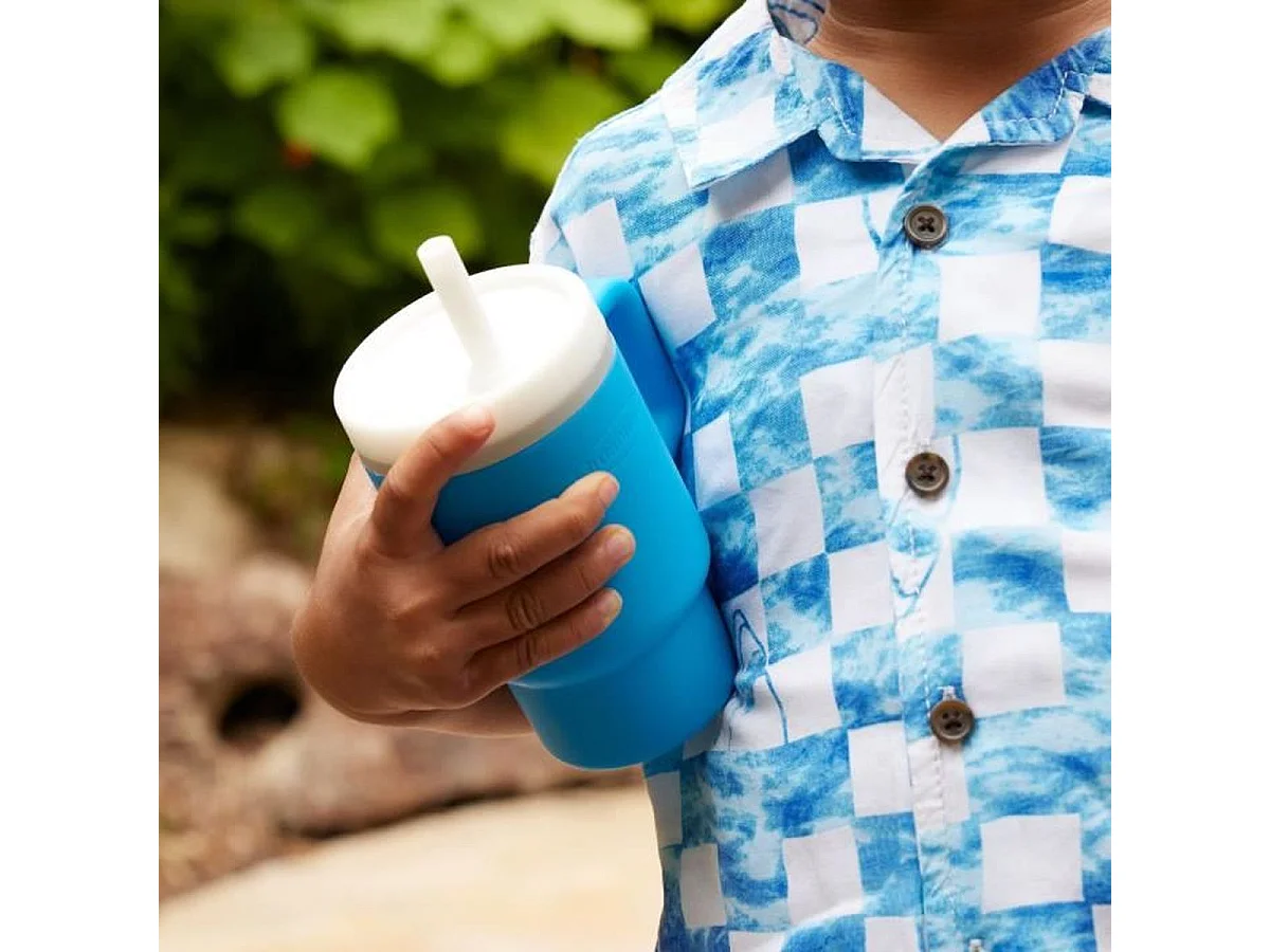 Tasse d'apprentissage en silicone Infantino avec paille et poignée — 270 ml, Bleu océan