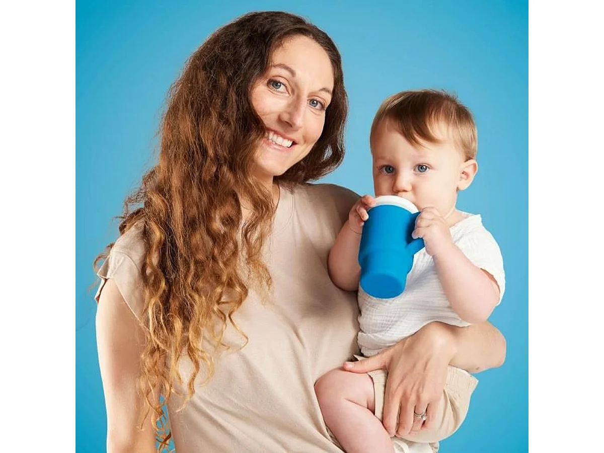 Tasse d'apprentissage en silicone Infantino avec paille et poignée — 270 ml, Bleu océan