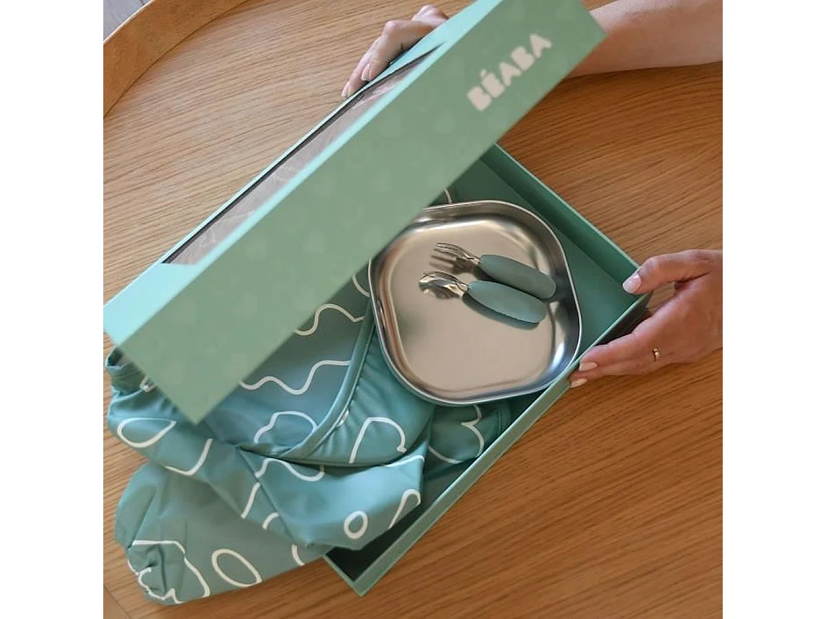 BEABA First Meal Set Vert Sauge - Assiette inox, couverts ergonomiques, bavoir, boîte cadeau